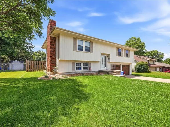 1178 S Delaware Dr, Tonganoxie, KS 66086