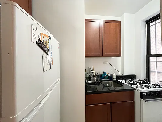 Rented by Meraki Realty LLC | media 10