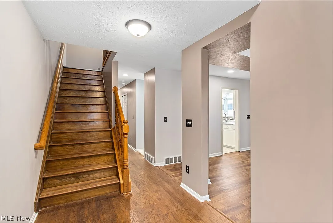 3 bed, 3.5 bath, 3156 sqft, $3,375 — Photo 2