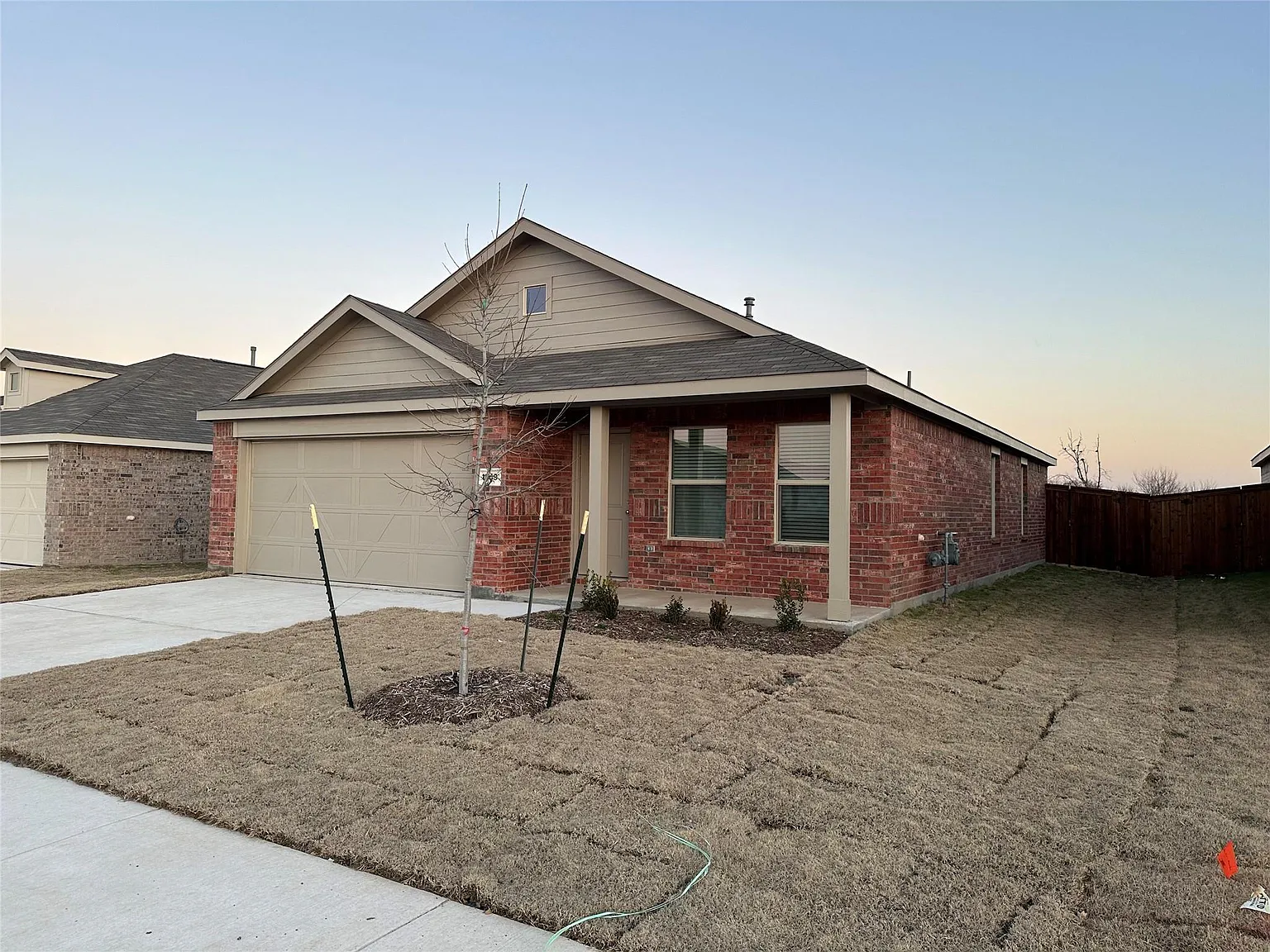 3 bed, 1302 sqft, $1,999 — Photo 2