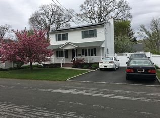 15 Ardmore St, West Babylon, NY 11704