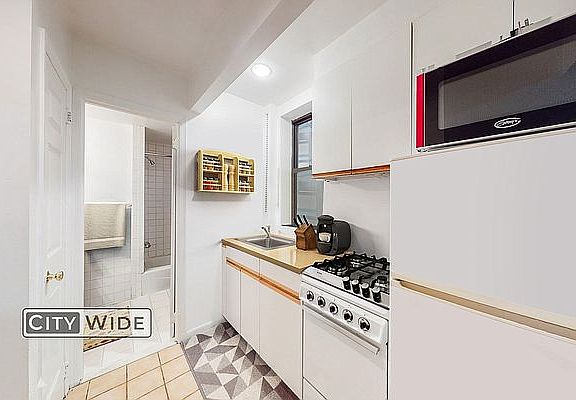 4th image of 322 E 89th St APT 3B