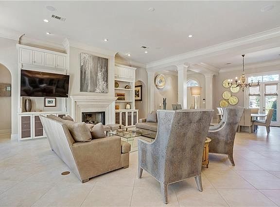3rd image of 22 Briar Hollow Dr