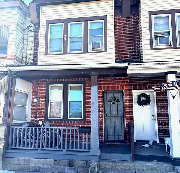917 Koehler St — Photo 1