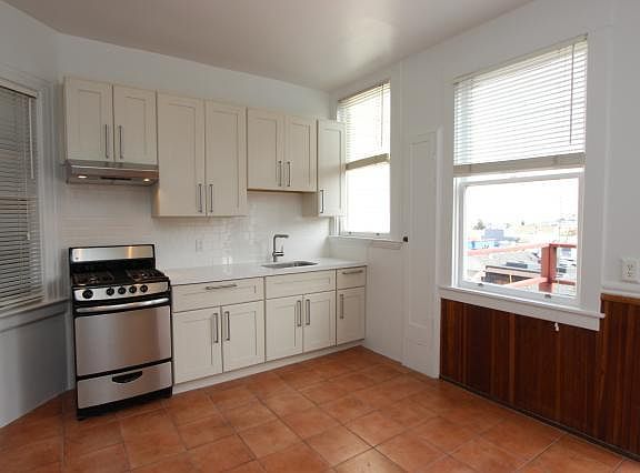 2nd image of 227 Collingwood St