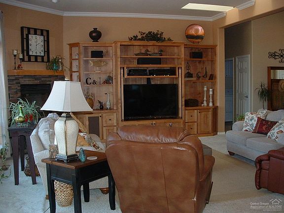 5th image of 7975 Silver Falls Dr