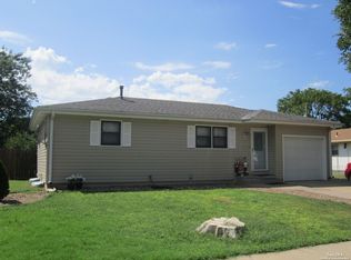 812 Cherokee Dr, Salina, KS 67401