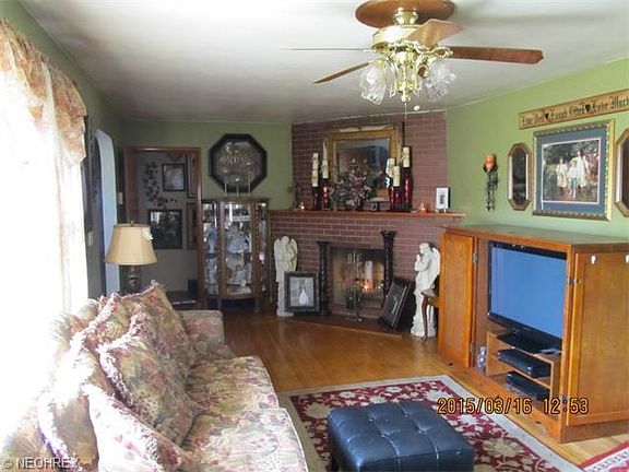 3rd image of 658 Sanderson Ave