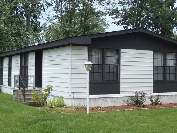 2nd image of 211 Hickory Cir