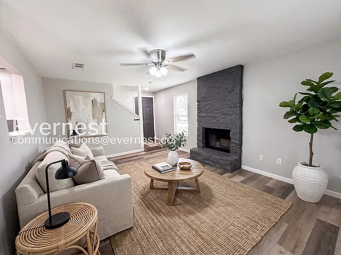 2 bed, 3.0 bath, 1012 sqft, $1,600 — Photo 3