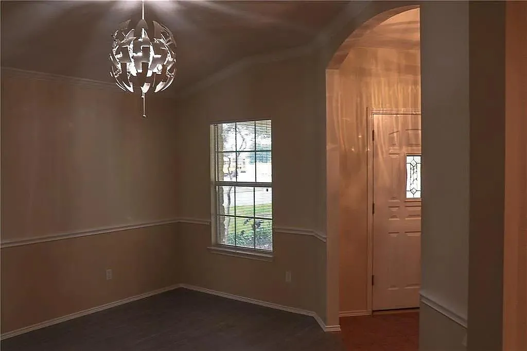 3 bed, 2.0 bath, 2135 sqft, $2,250 — Photo 2