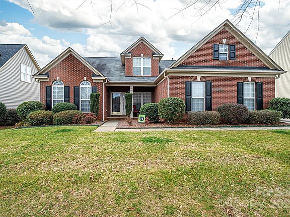 2nd image of 2555 Holly Oak Ln