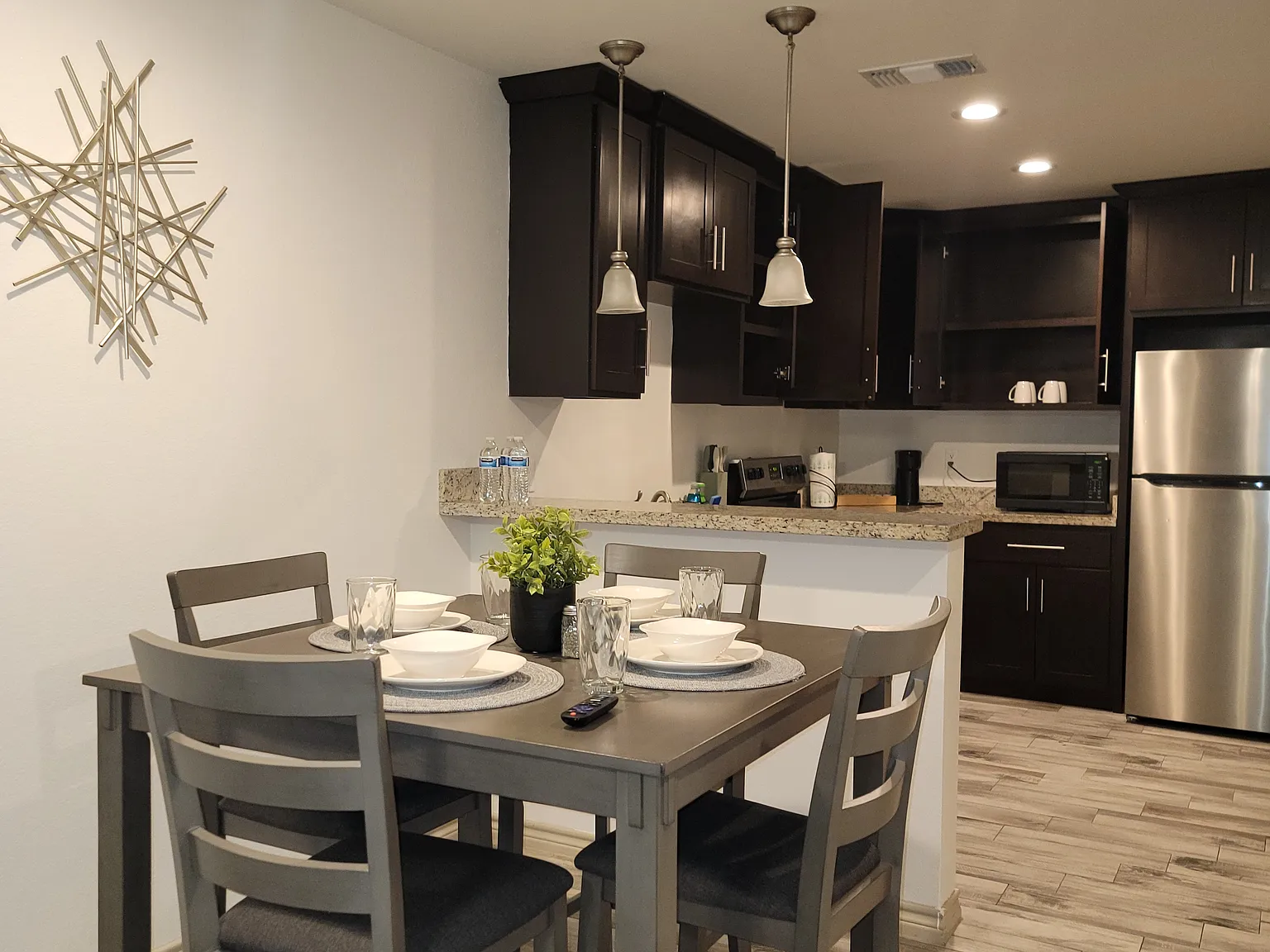 2 bed, 900 sqft, $1,850 — Photo 2