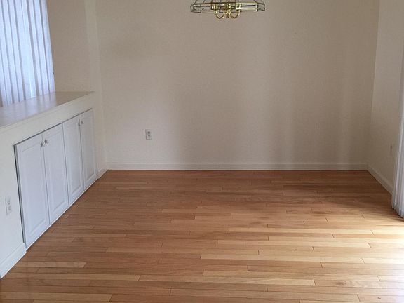 3rd image of 7497 School House Ln