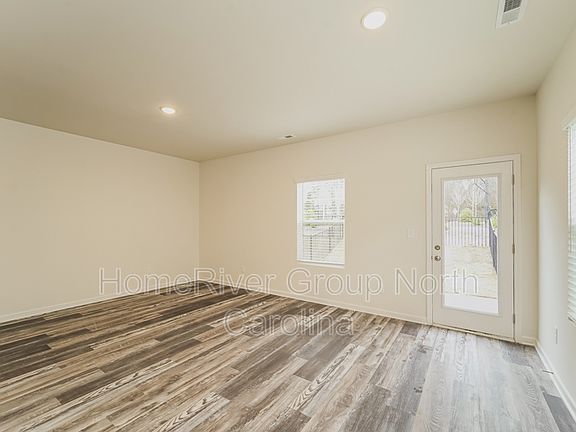 5th image of 108A Blakeslee Ct