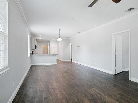 5th image of 1001 E Annie St