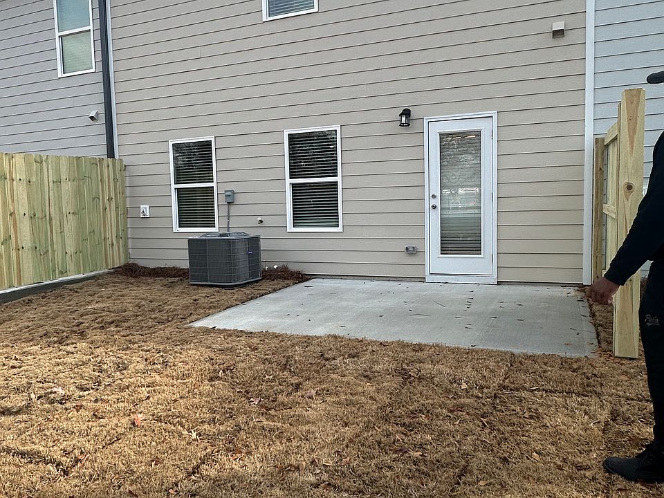 2nd image of 1004 Merritt Dr