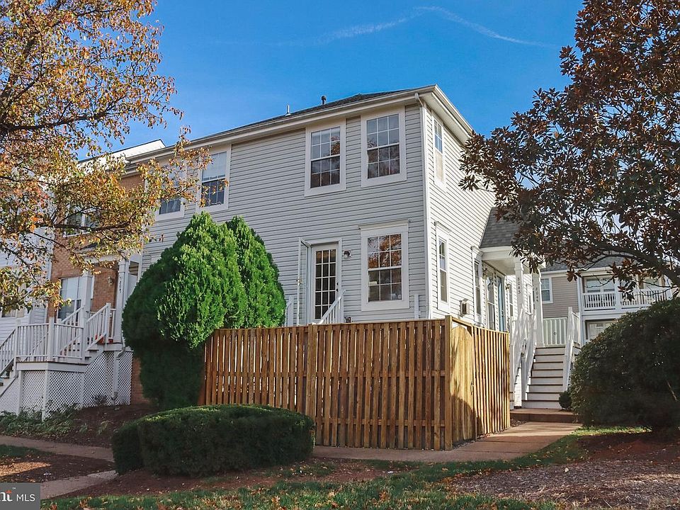 1st image of 8043 Lantern Ct #128