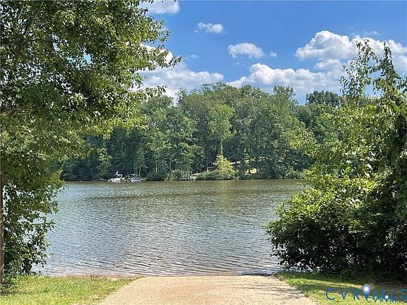 3rd image of 6302 Lakeside Dr #210