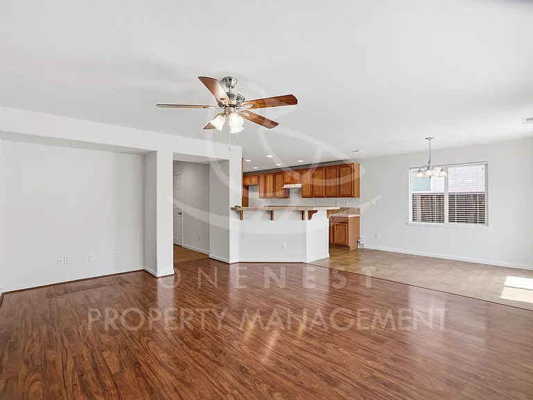 1368 Paddington Way — Photo 4