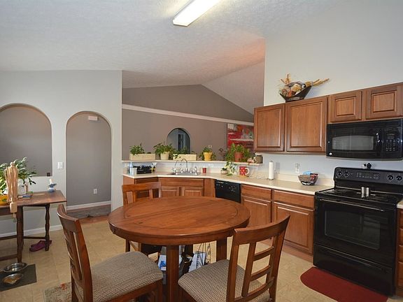 4th image of 929 Sleepy Hollow Dr