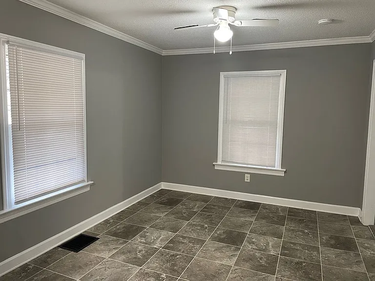 810 Dixon Ave — Photo 6