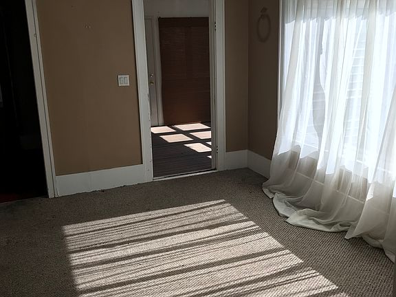 3rd image of 534 Carrier St NE