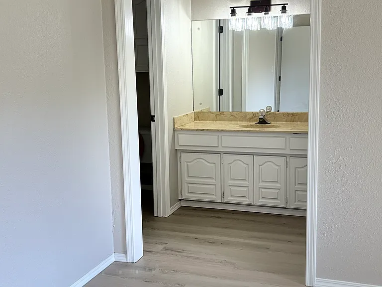 6449 S Vancouver Ave — Photo 10