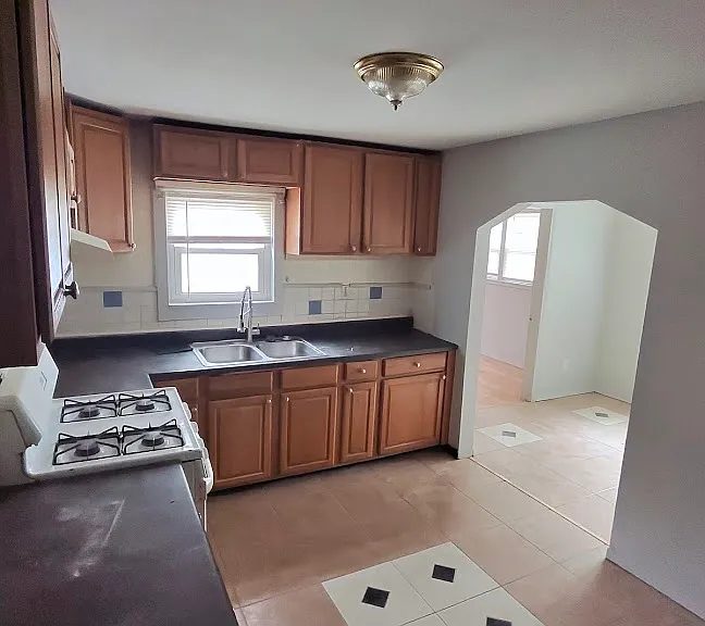 515 Coppinger Dr — Photo 2