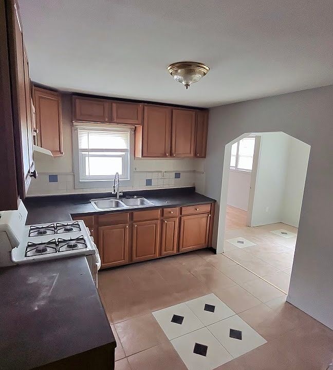 2nd image of 515 Coppinger Dr