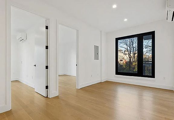 3rd image of 260 Gold St APT 705