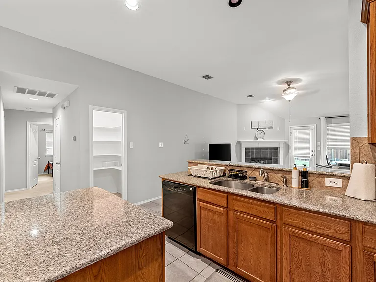 9412 Caliente Dr — Photo 13