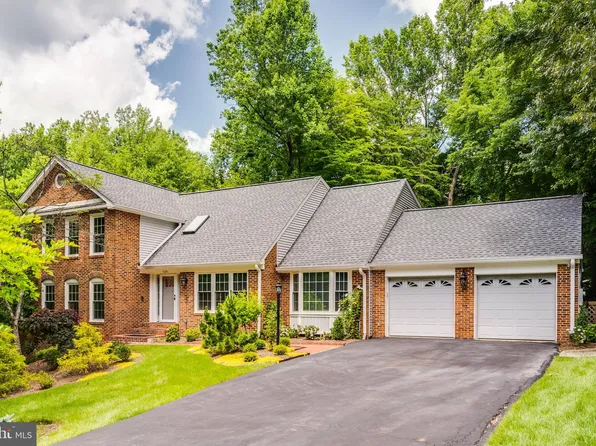 6094 Arrington Dr, Fairfax Station, VA 22039