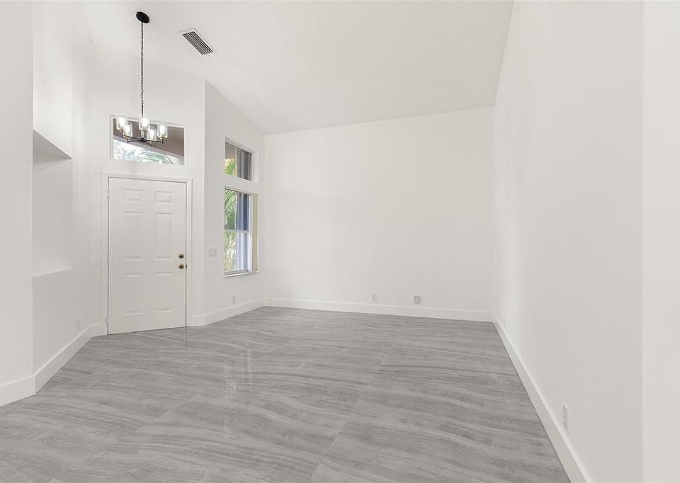 1st image of 224 E Bayridge Dr #0