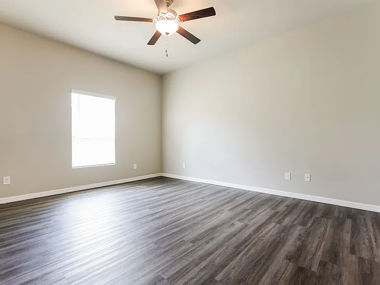 18090 Crawford Ave — Photo 13