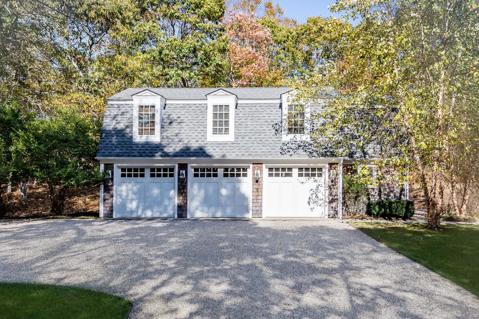  3-car detached garage