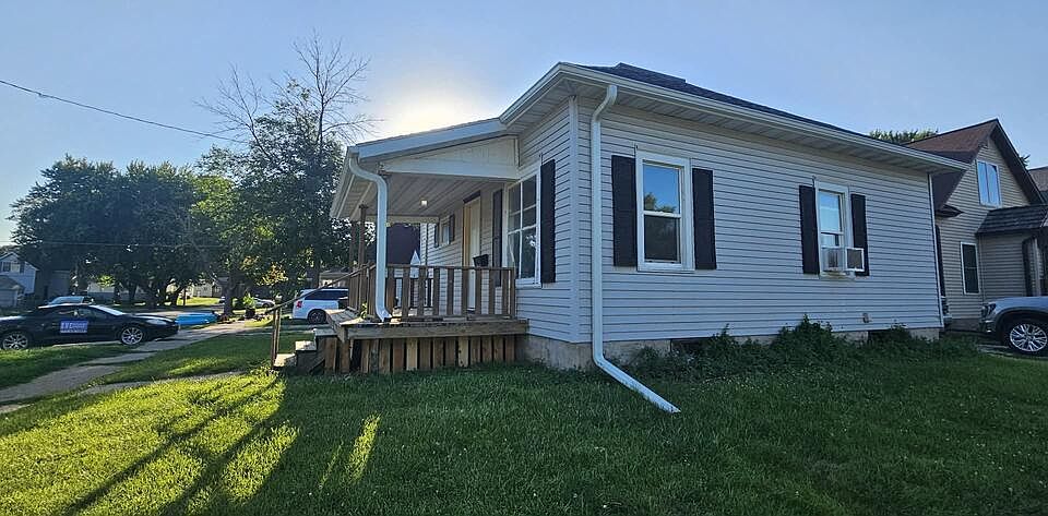1st image of 1828 7th Ave S