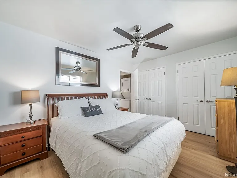 532 N Clayton St — Photo 24
