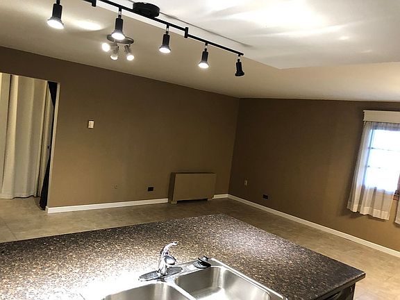 5th image of 700 N Washington St APT 103