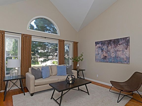 4th image of 25 Buckthorn Dr