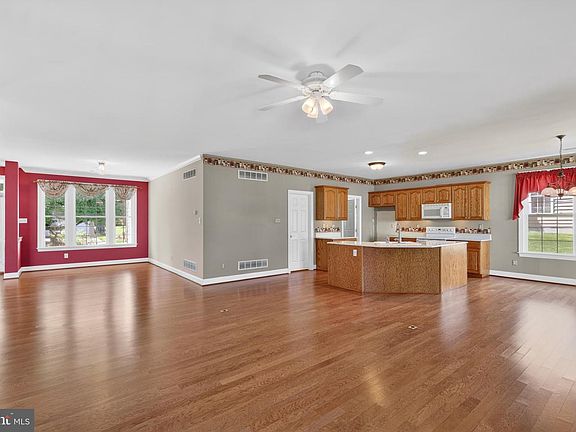 4th image of 307 Sawgrass Ct