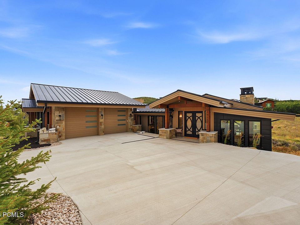 1st image of 9452 N Vale View Cir