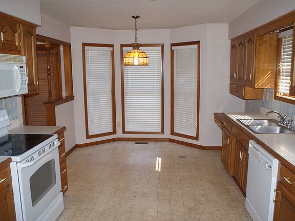3rd image of 12104 E 78th St