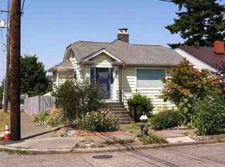 802 NE 57th St, Seattle, WA 98105