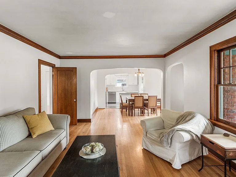 408 W 25th Ave — Photo 7