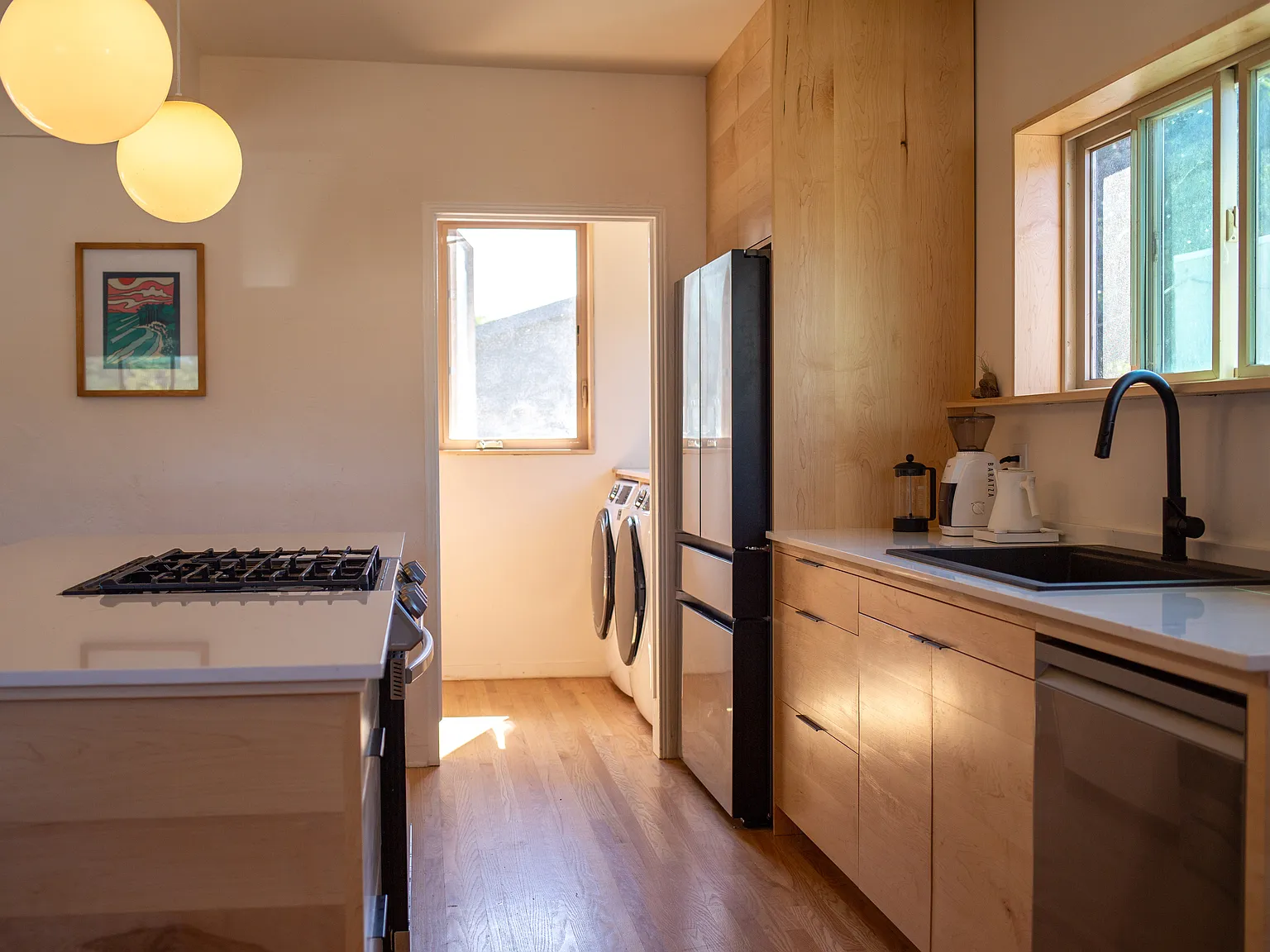 262 E Lewis St — Photo 3