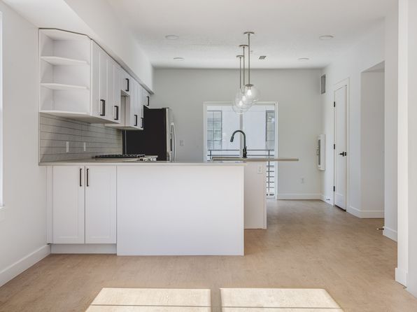 11 W Merrimac Ave #222