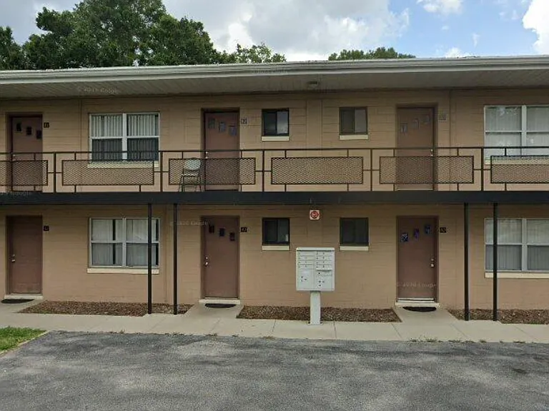 Alhambra Apartments — Photo 6