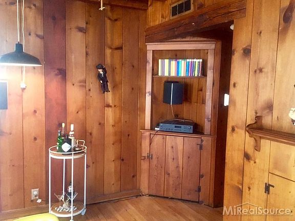 5th image of 2301 Hyland St