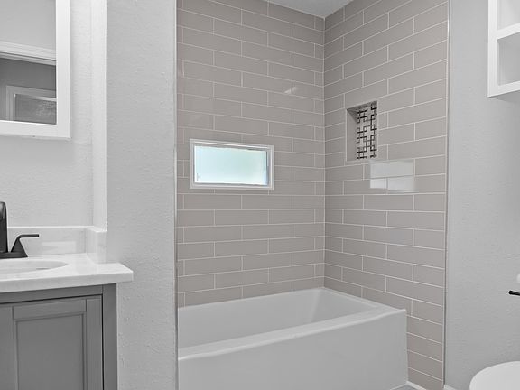 5th image of 3904 Sells Dr